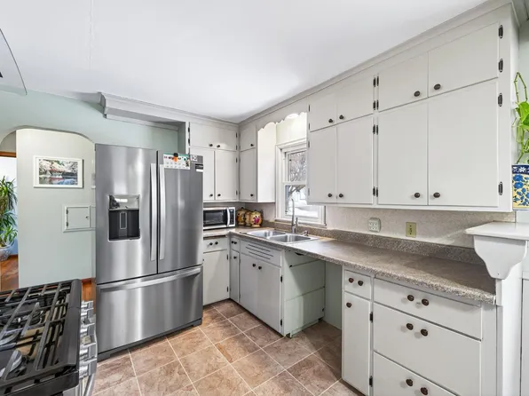 4701 Douglas Dr N, Crystal, MN 55429