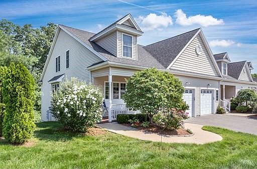 3rd image of 57 Grey Wolf Dr