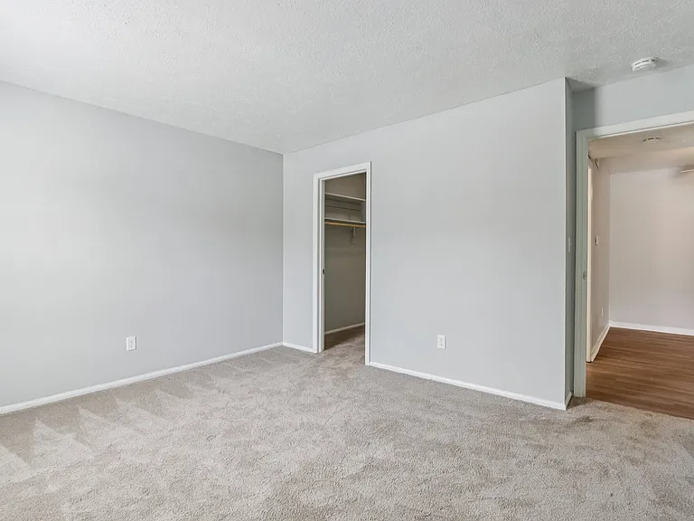 Castleton Manor Apartments — Photo 15
