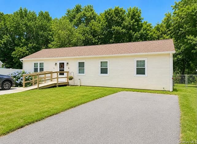 1st image of 14 Shorehaven Boulevard