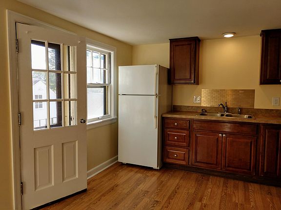 3rd image of 119 Wilson Ave