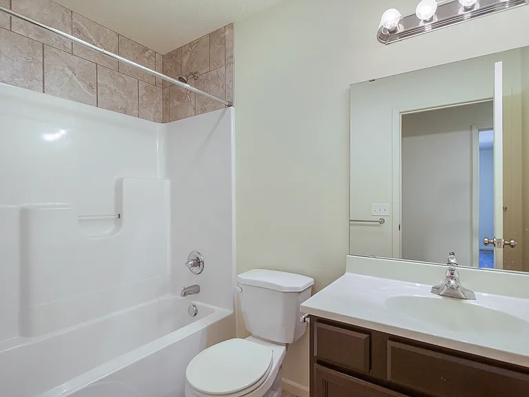 2629 Redwood Ave — Photo 13