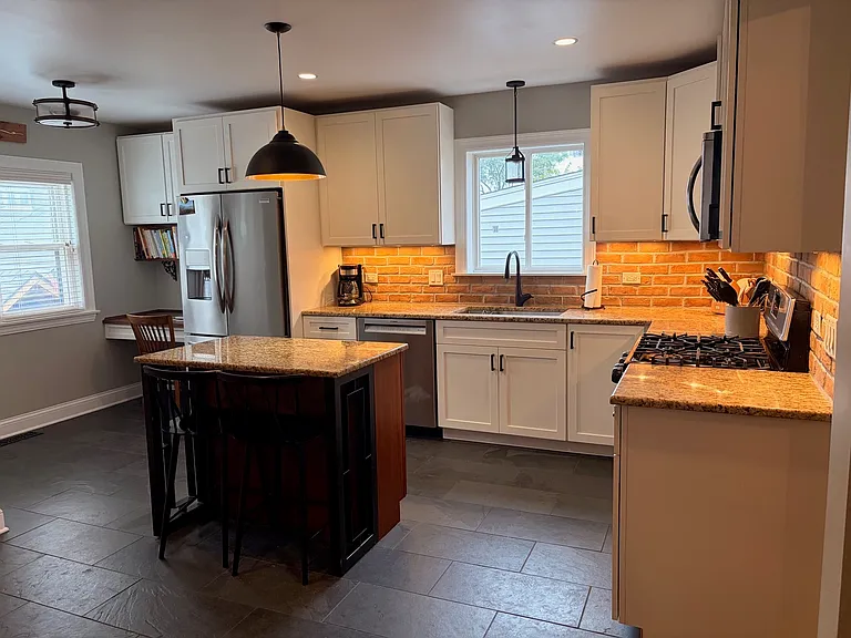 5316 N Lockwood Ave — Photo 2