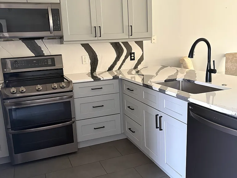 901 W Port Dr #18 — Photo 1