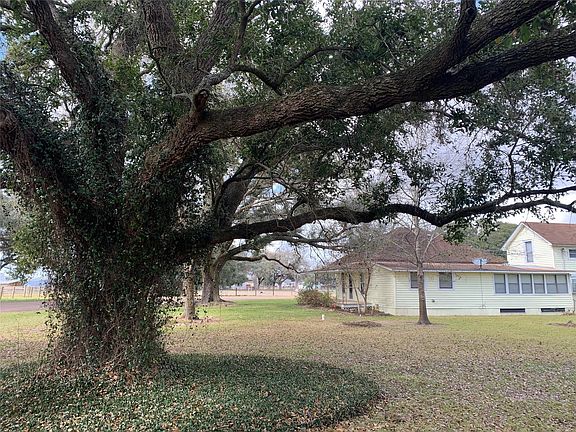 3rd image of 1047 Lions Park Dr