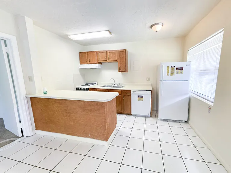 867 Campus Cir #1 — Photo 2