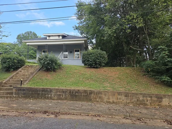 77 13th St SE, Hickory, NC 28602