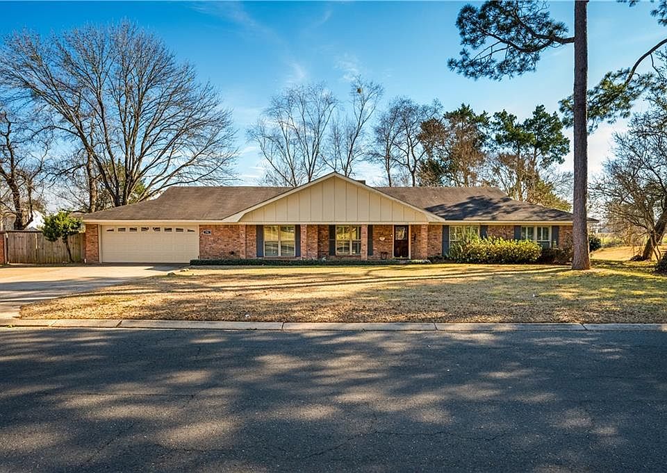 1st image of 715 Parkway Dr