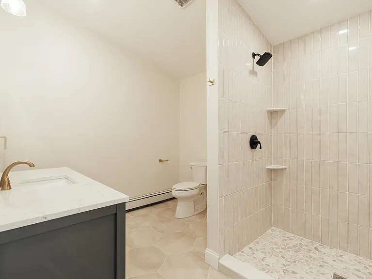 27 W 52nd St — Photo 16