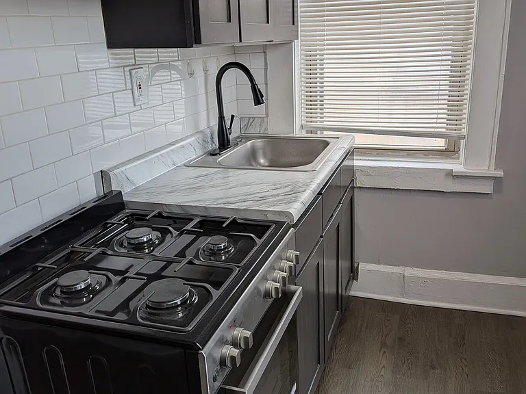 382 Bloomfield Ave — Photo 9