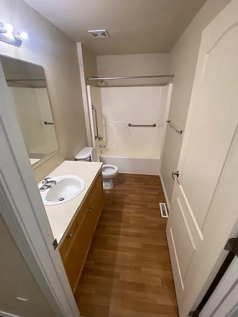 2 bed, 1050 sqft, $1,395 — Photo 4