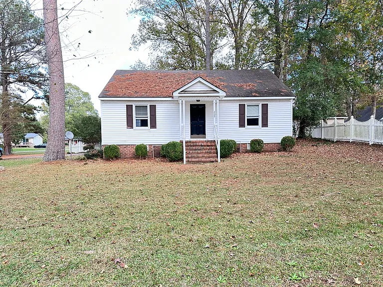 209 Oak Forest Dr — Photo 1