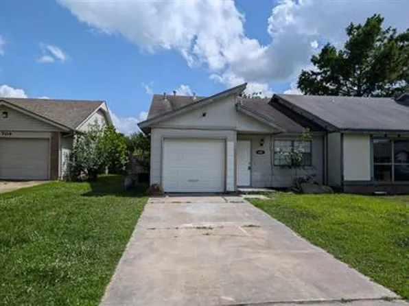 688 E 142nd St, Glenpool, OK 74033