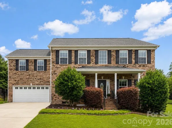 1086 Arrowhead Dr SE, Concord, NC 28025