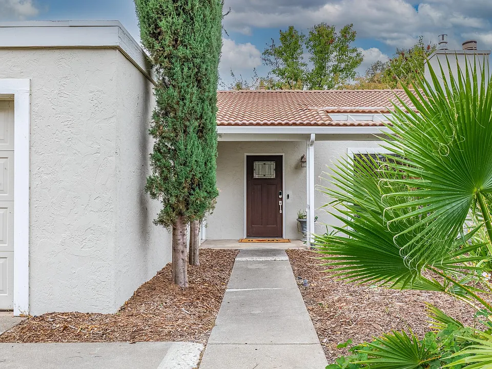 1091 Mariposa Ln