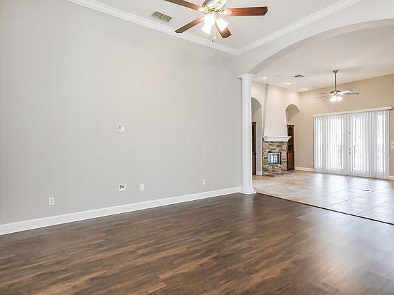 5th image of 726 Regina Cir