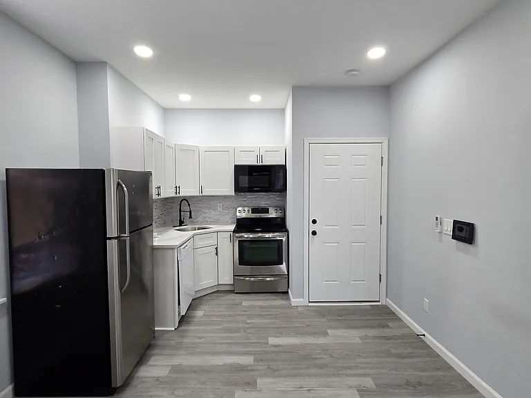 1223 W Allegheny Ave #4 — Photo 5