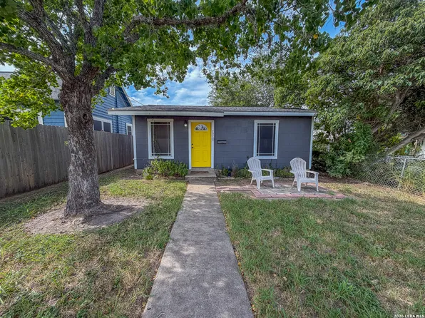 707 E Jones, Beeville, TX 78102