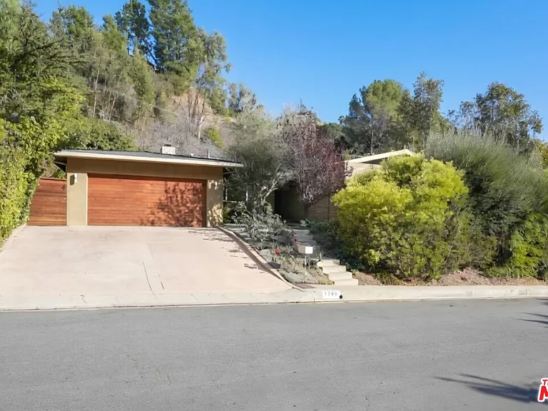 1700 San Ysidro Dr — Photo 1