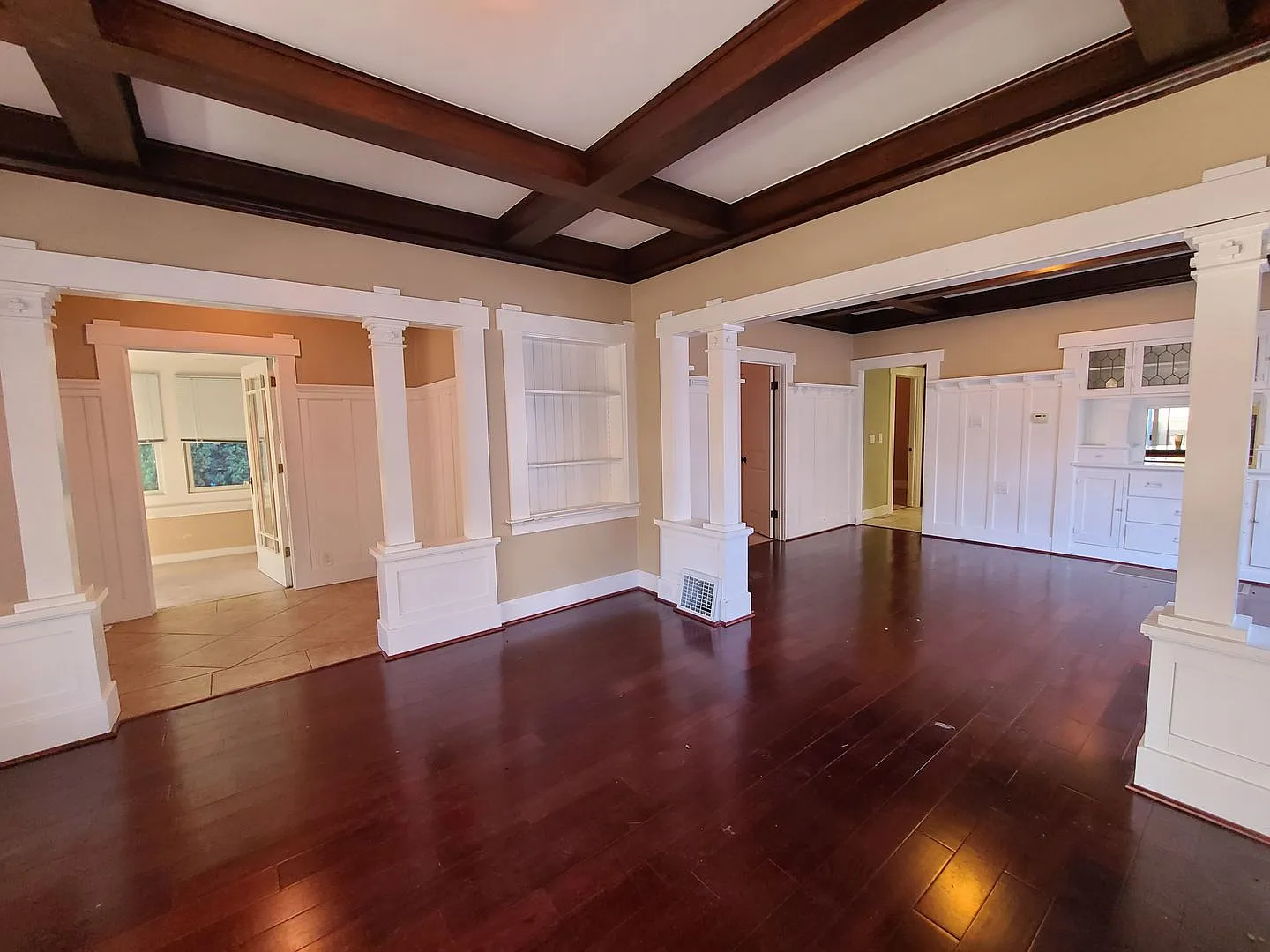 Beautifully remodeled 3bed 2 bath Home in the Rose Garden Area — Photo 4