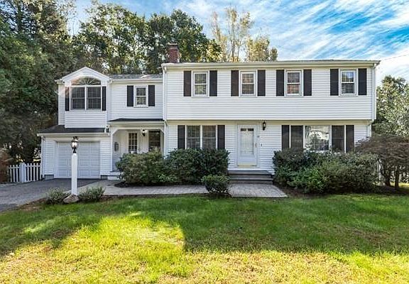 3rd image of 19 Joanne Dr