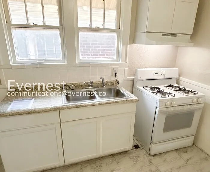 3720 Darby St — Photo 2