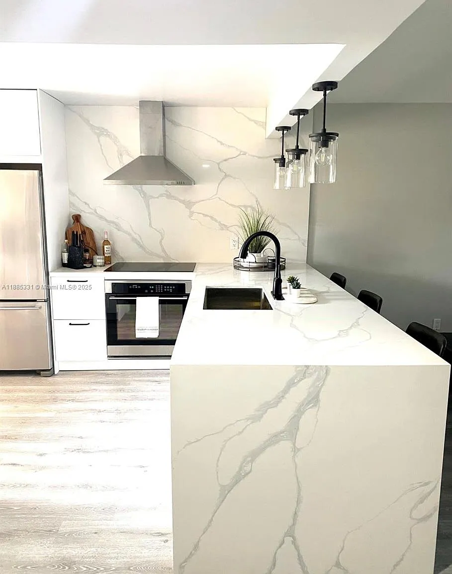 2 bed, 1256 sqft, $2,900 — Photo 2