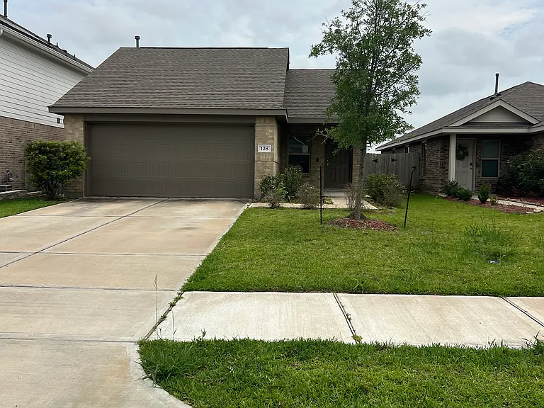 128 Austin Rd — Photo 1