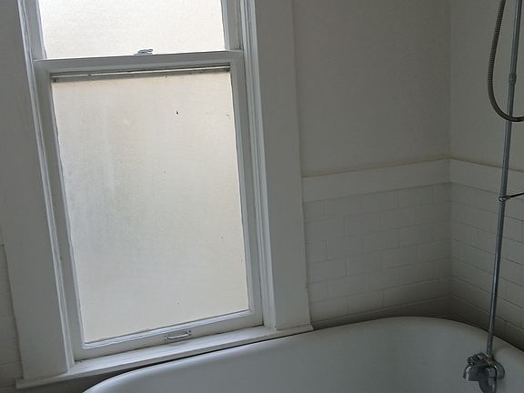 5th image of 1232 Irwin St APT 1