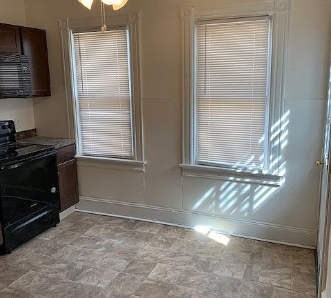 3rd image of 139 N 10th St APT 1
