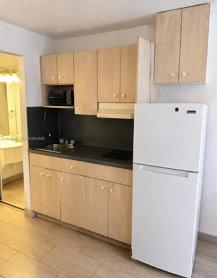1 bed, 1.0 bath, $900 — Photo 4