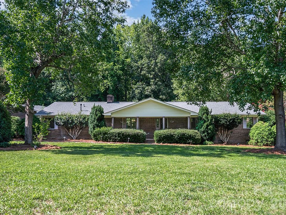 1st image of 3959 Holly Springs Dr