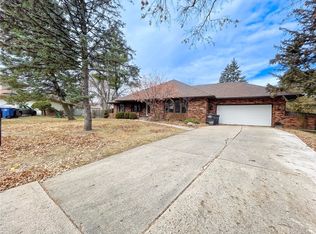2917 Watrous Ave, Des Moines, IA 50321