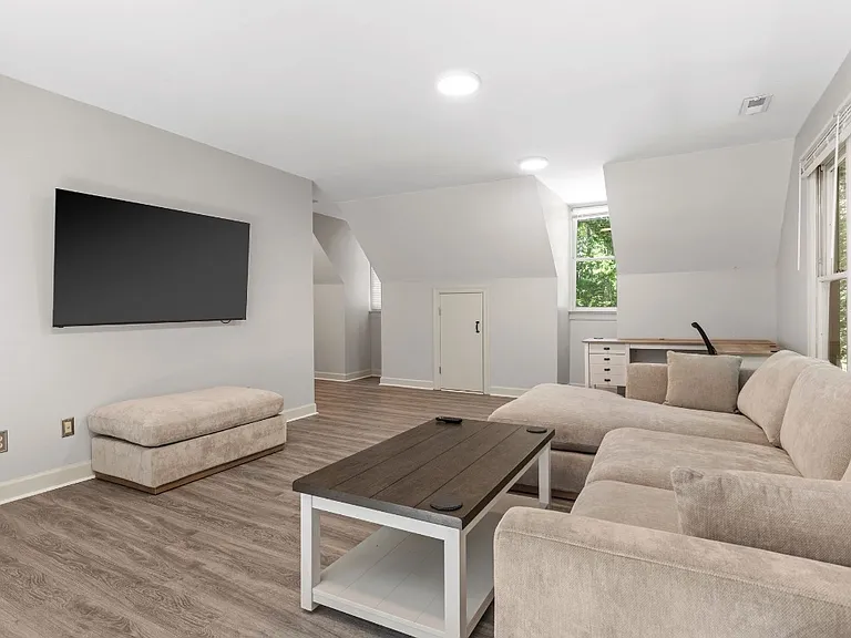 5008 Wood Valley Dr — Photo 31