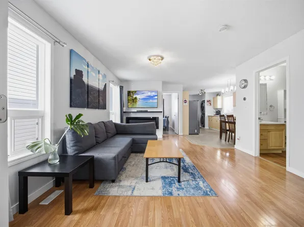 2340 30th Ave NW, Edmonton, AB T6T 1Z8