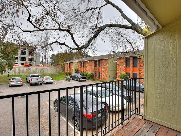 St. Edwards Place Apartments — Photo 32