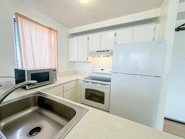 2240 Kuhio Ave #2505 — Photo 4