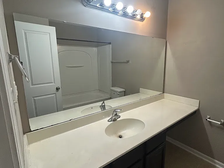 1213 Green Oaks Ln #1211B-1211G-1213E — Photo 17