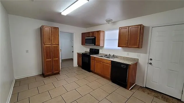 2 bed, 1.0 bath, 900 sqft, $1,400 — Photo 4