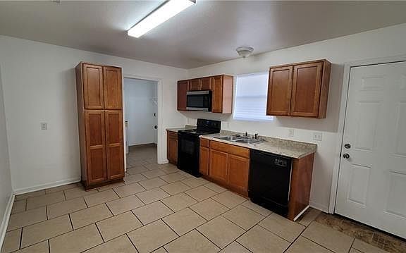 4th image of 204 5th St