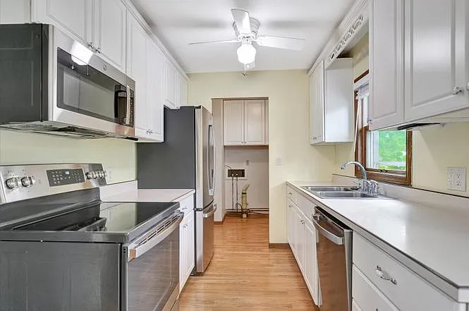 1703 E Fairlawn Dr — Photo 9