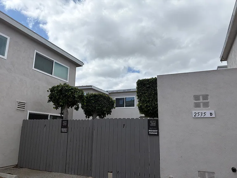 CitiZen South Bay on West 235th St. — Photo 19