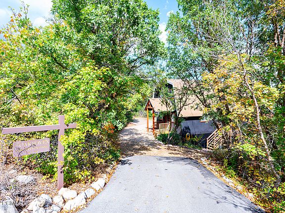 3rd image of 1764 W Upper Canyon Dr