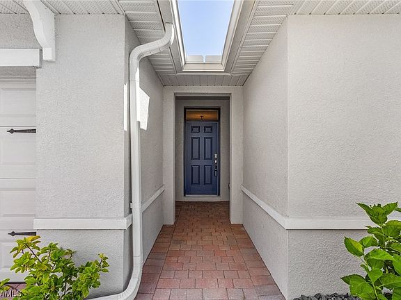 4th image of 217 NW 13th Ave