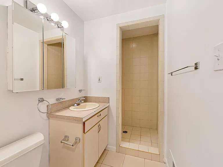 15860 Lexington St — Photo 20