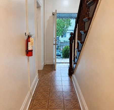 2nd image of 165 Pearl St