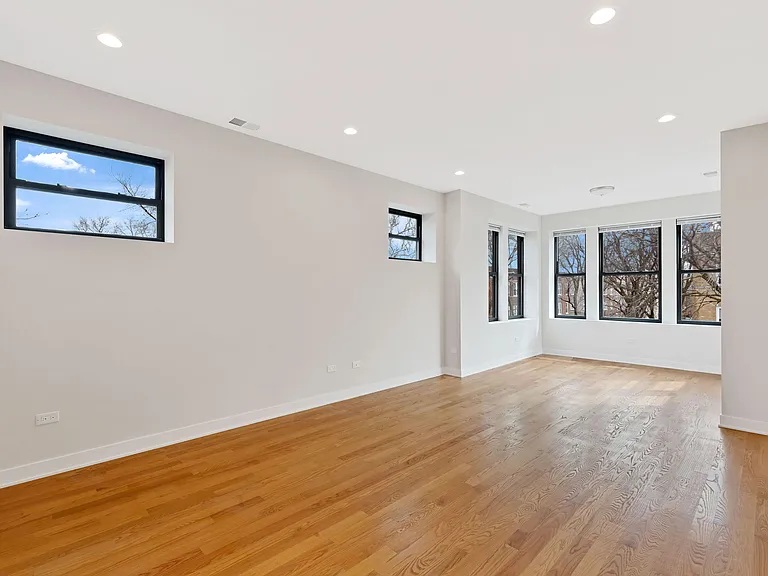 5049 N Troy St #3 — Photo 8