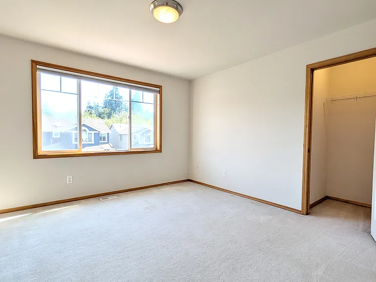 BedRoom (front) with walk-in closet