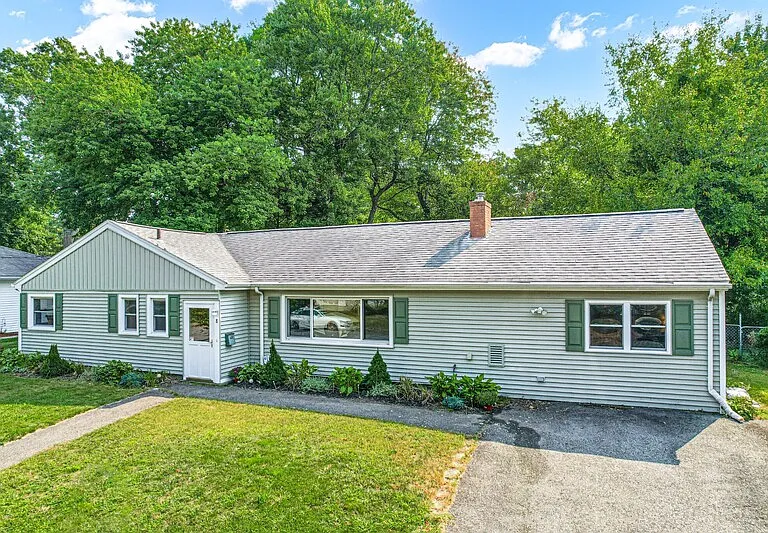 8 Millbrook Rd — Photo 1