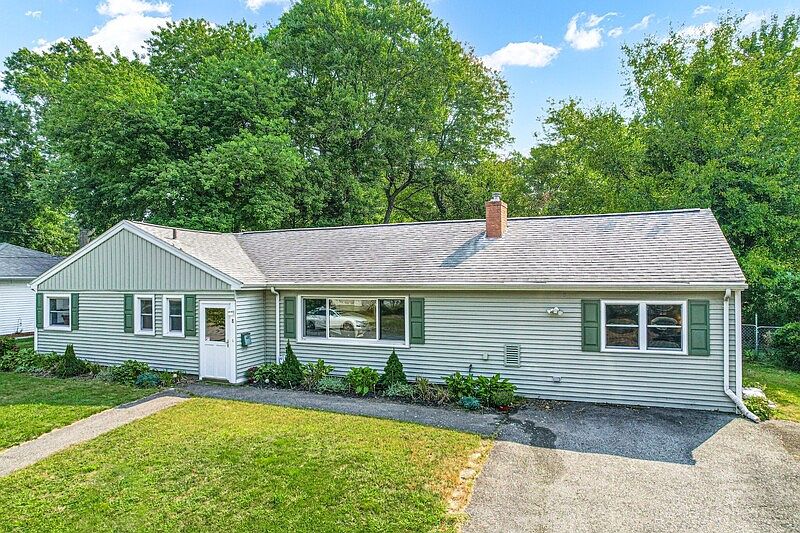 1st image of 8 Millbrook Rd